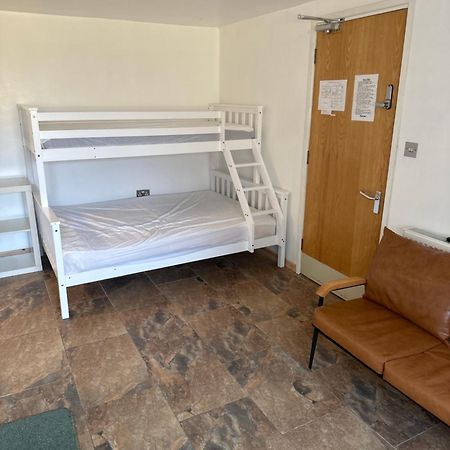 ホテル Barrs Court Beds Warmley エクステリア 写真