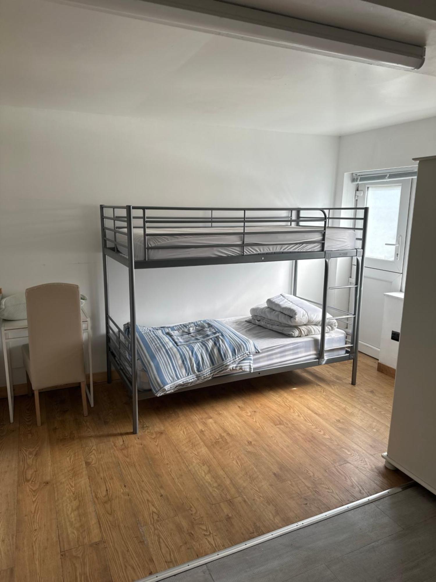 ホテル Barrs Court Beds Warmley エクステリア 写真