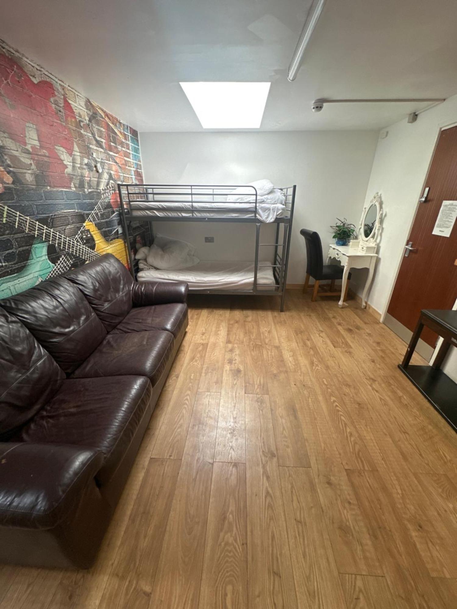 ホテル Barrs Court Beds Warmley エクステリア 写真
