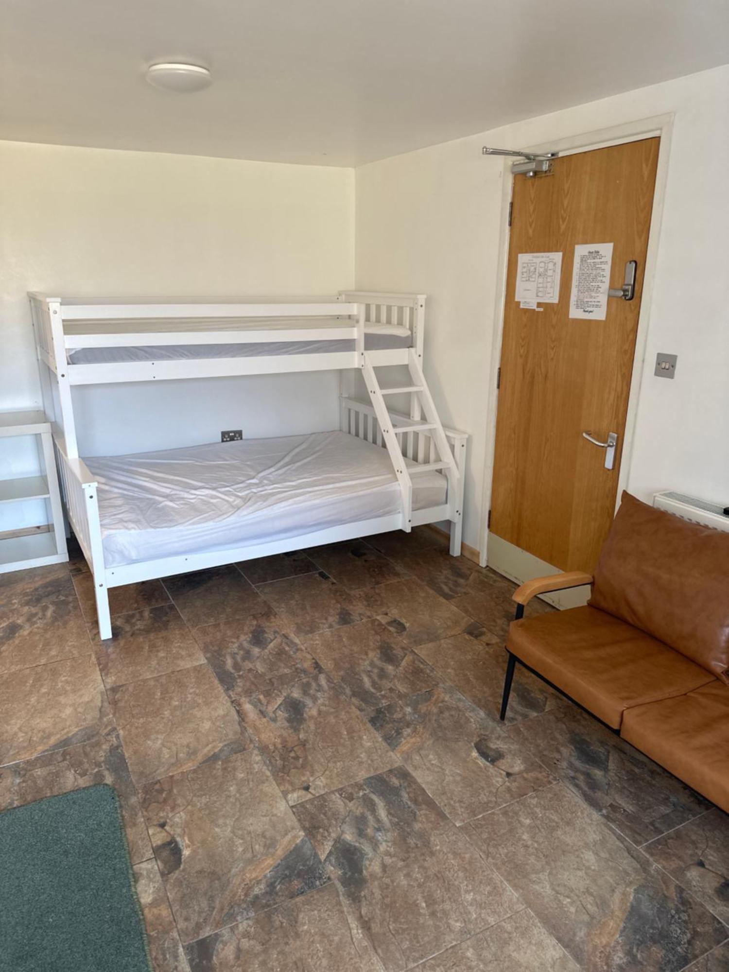 ホテル Barrs Court Beds Warmley エクステリア 写真