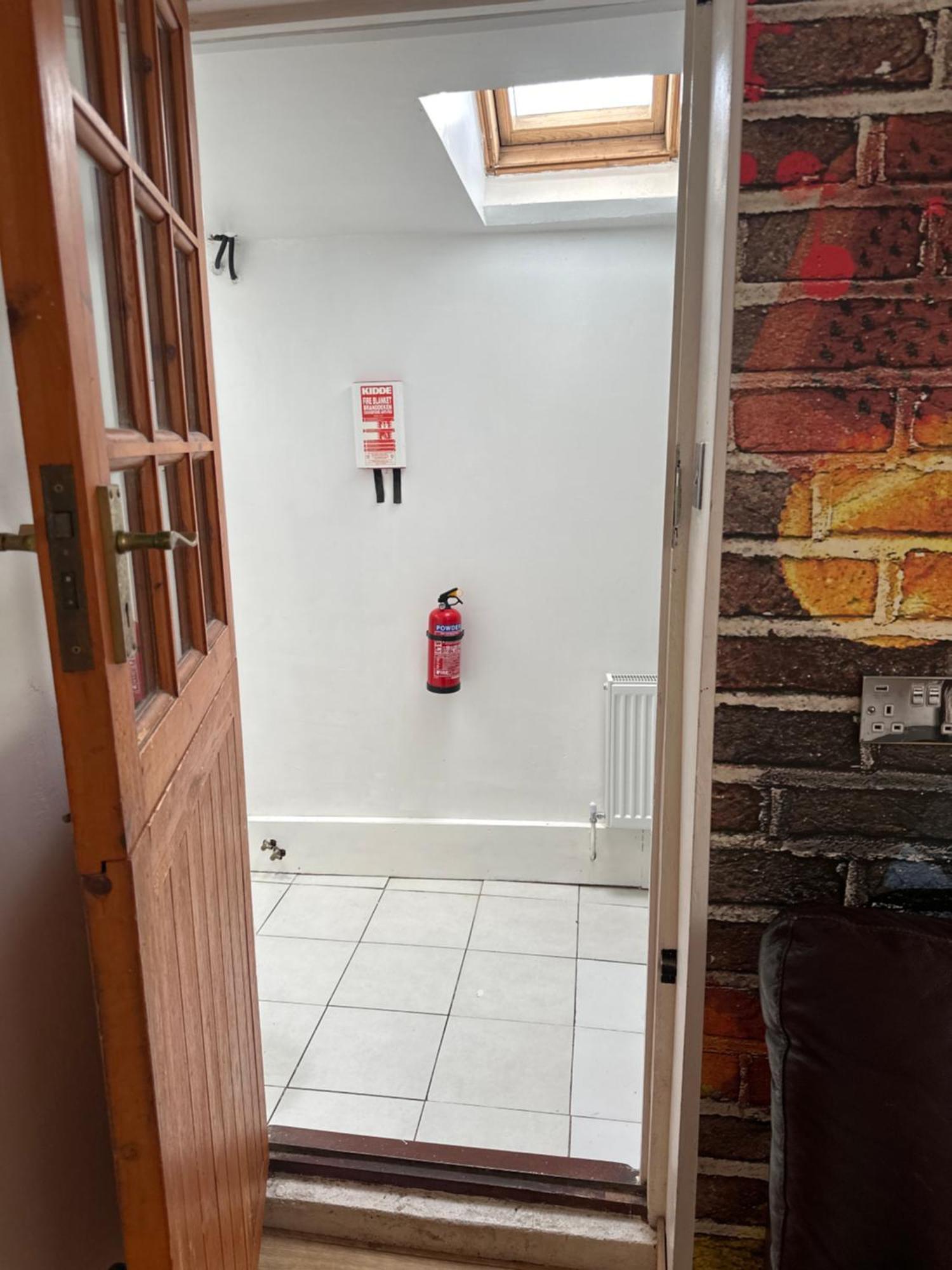 ホテル Barrs Court Beds Warmley エクステリア 写真